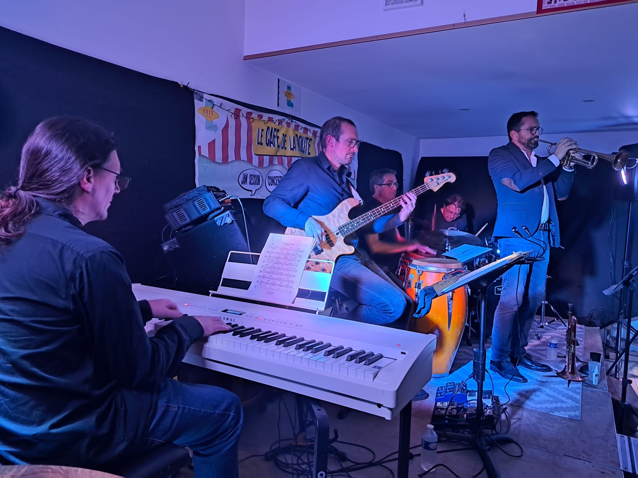 MaraKana en concert, plan large de scène